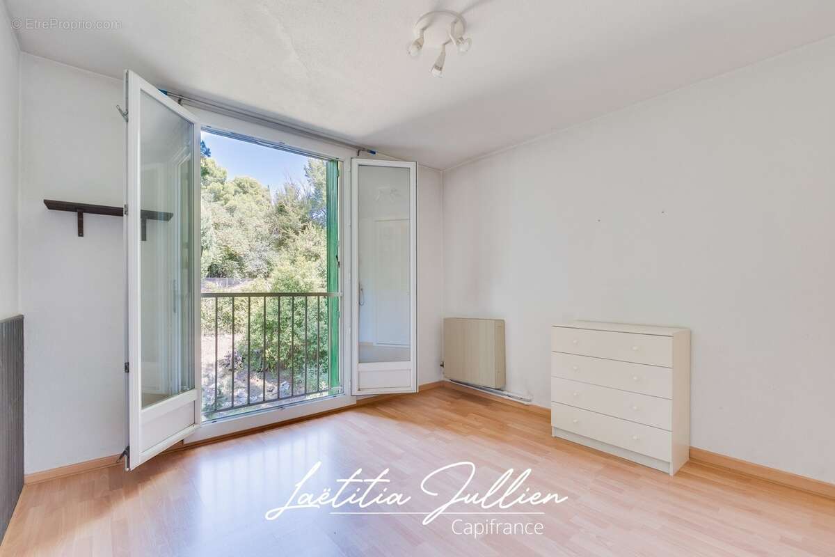 En exclusivité par Laëtitia JULLIEN – Marseille 10ème – Les Collines – T4 traversant de 83,83 m² avec balcon et loggia au pied d - photo 25