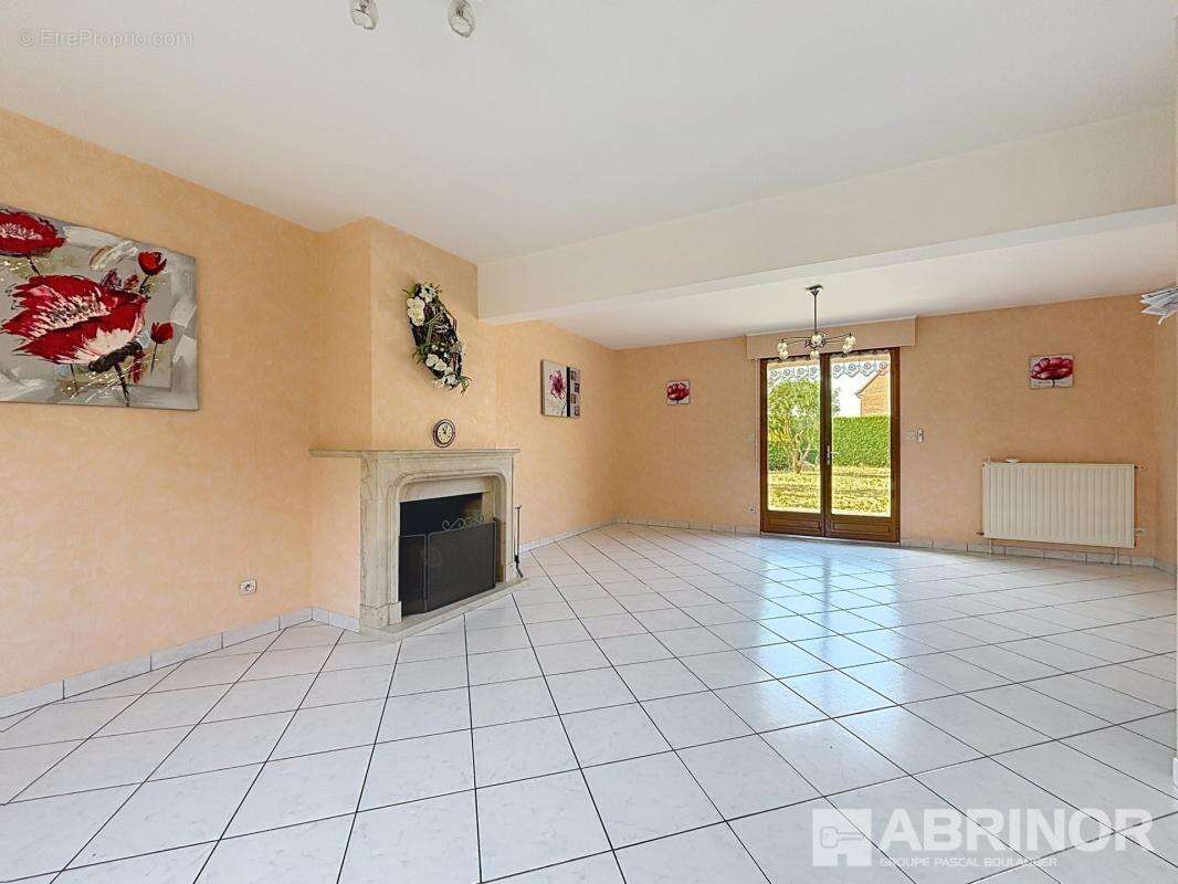 Maison individuelle en briques bâtie sur 697 m² - photo 15