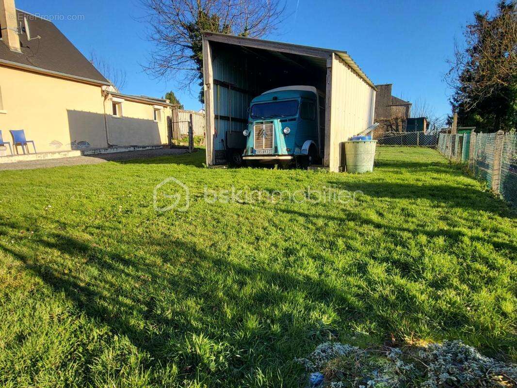 Maison de ville en pierre – Le charme, le potentiel, la terrasse et le jardin en bonus ! - photo 8