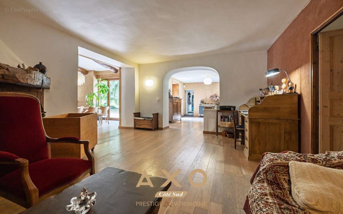 Pays de forcalquier - lurs - bastide - 518 m² - 8 chambres - piscine - salle de concert - parc 3 ha - 1 870 000  - photo 6