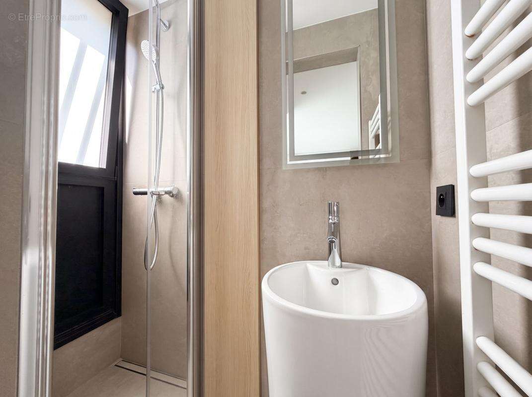  Cannes Croix des Gardes — 5 pièces 82 m² rénové, vue mer - photo 11