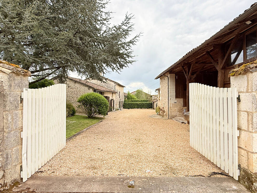 Maison à GRASSAC