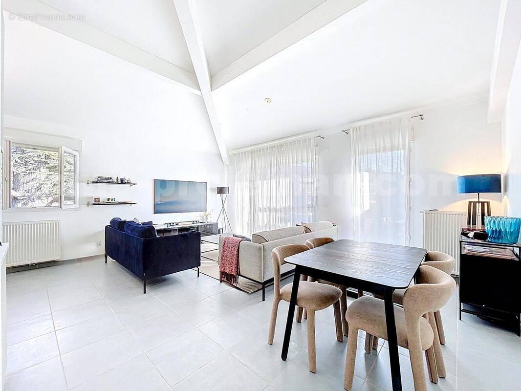 Appartement_T4_Vetraz-Monthoux_Genève_Ceva_tramway_Suisse_investissement_hyper_centre_Séjour - Appartement à VETRAZ-MONTHOUX