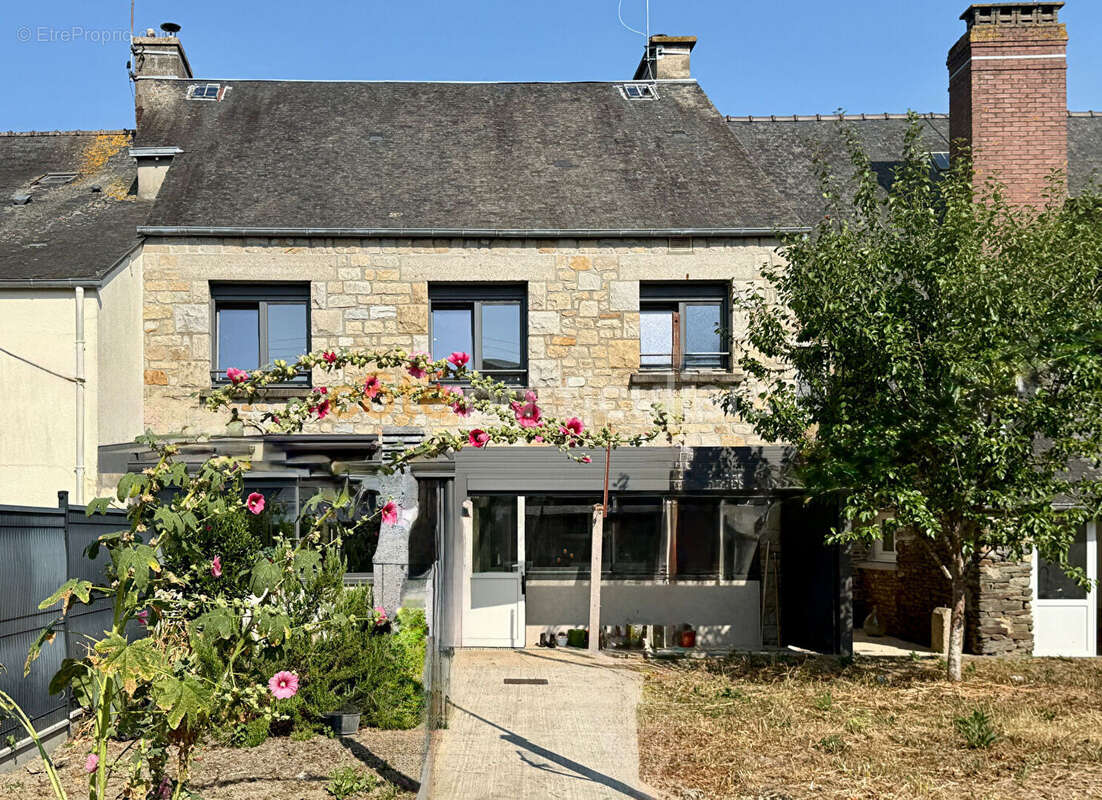 Pontorson centre ville, 132m2, vie de plain-pied , jardin clos et garage - photo 2