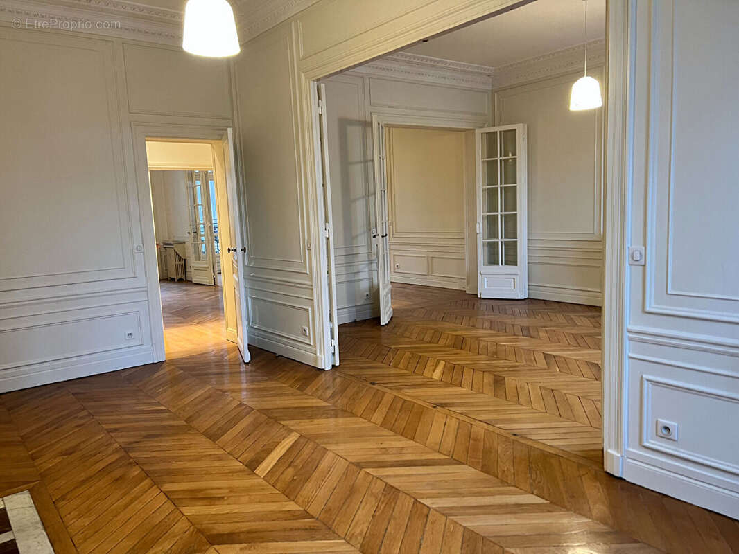 Appartement à PARIS-14E