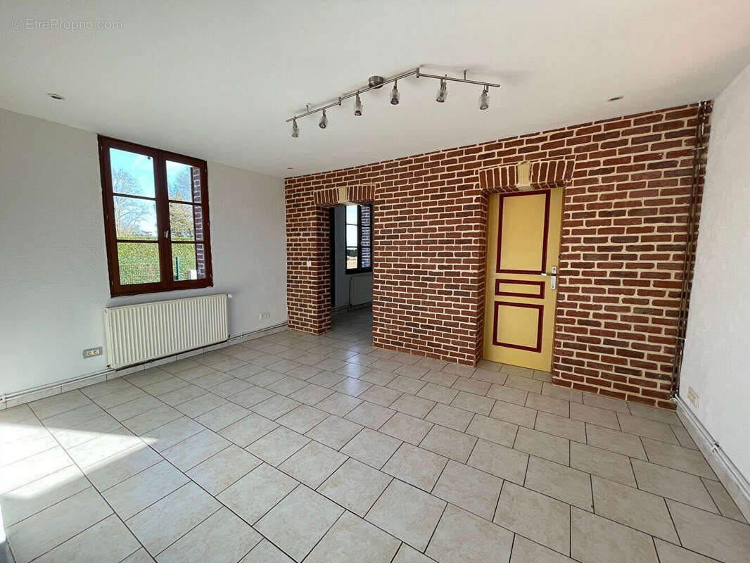 Maison à LONGCHAMPS