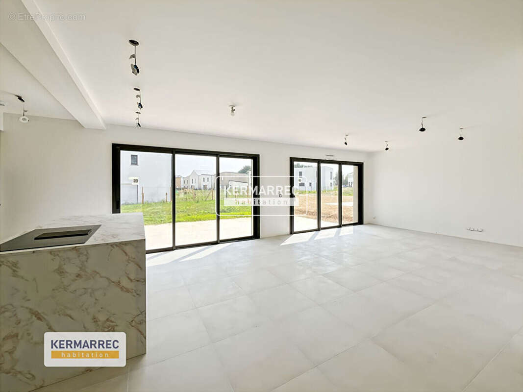 Maison à LA CHAPELLE-DES-FOUGERETZ