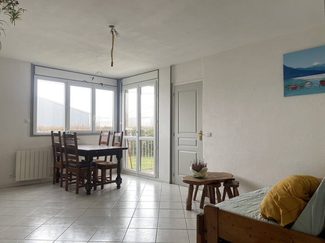 Appartement à YENNE