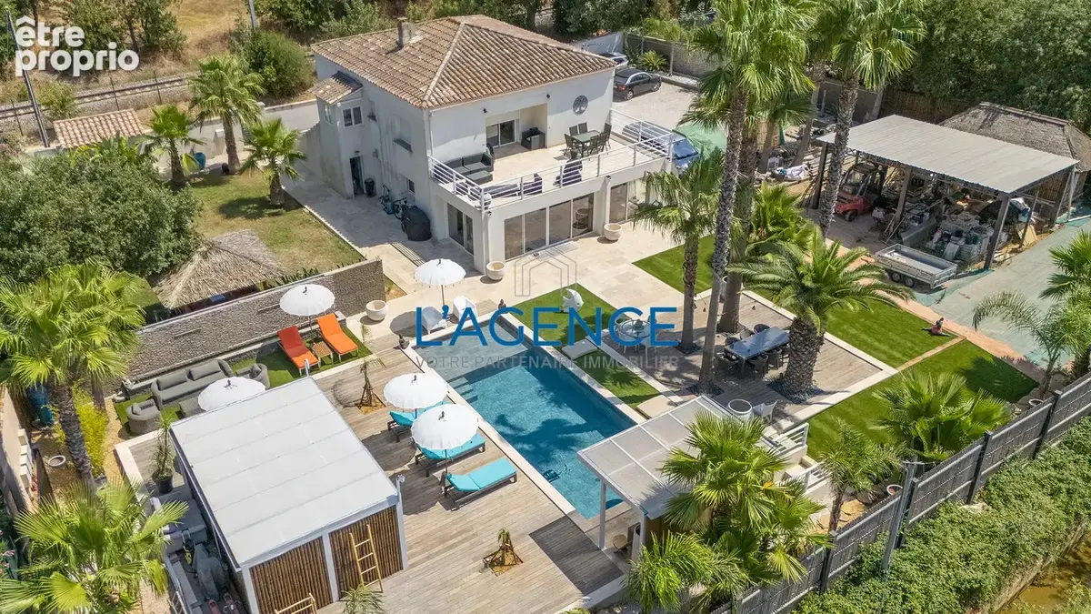 Maison 6 pièces 205 m² · à La Crau · 204,8 m² · 925 000 €