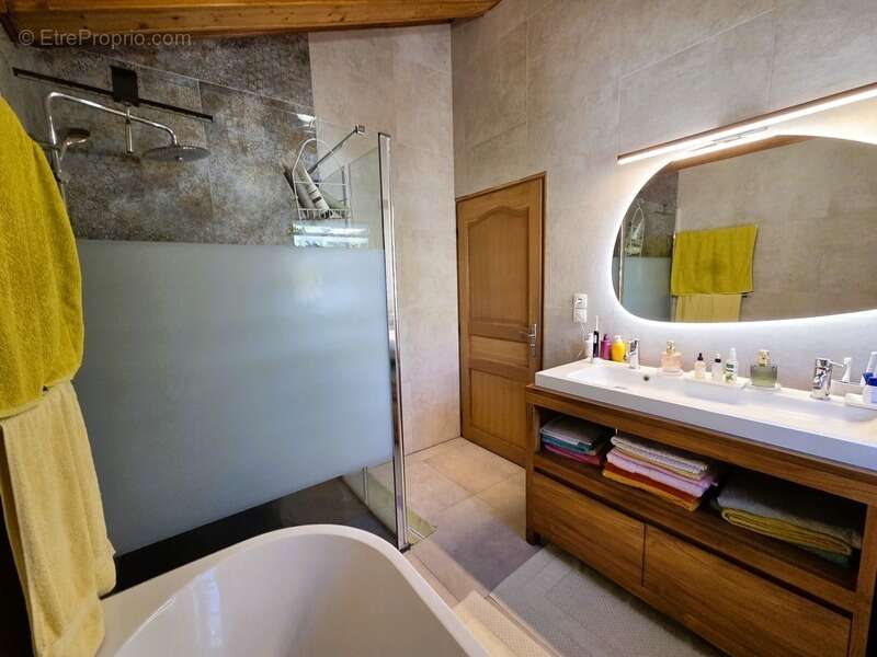 Maison T4 rénovée + studio indépendant neuf – Vue océan – Plateau Caillou - photo 12