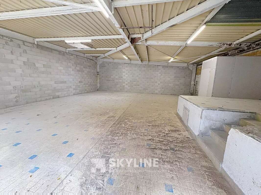Commerce 125 m² à Aubagne  - photo 3