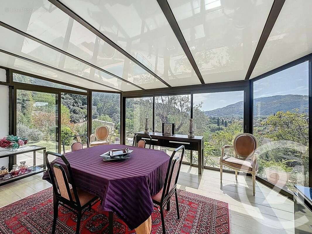 Maison à LA ROQUETTE-SUR-SIAGNE