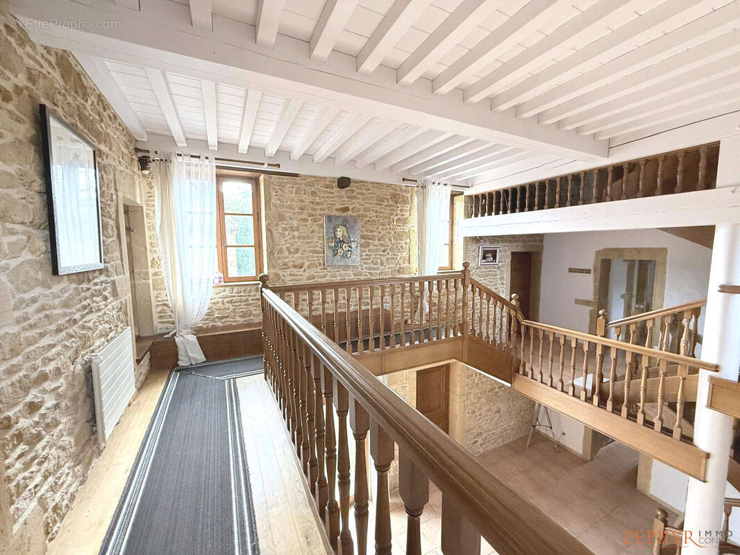 Maison à SAINT-GERMAIN-SUR-L'ARBRESLE