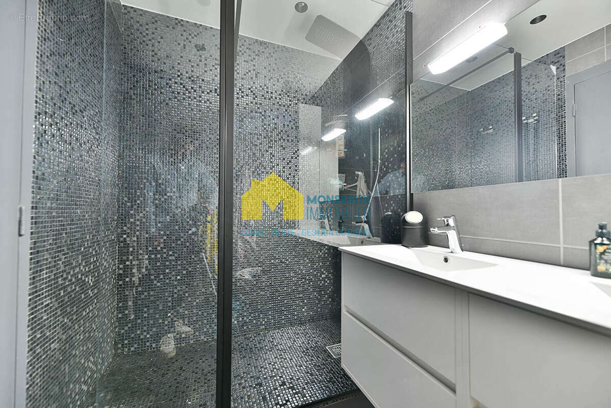 Appartement à SAULX-LES-CHARTREUX