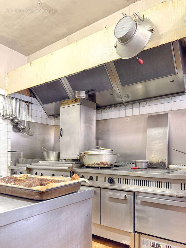 Commerce à SAINT-ETIENNE-CANTALES