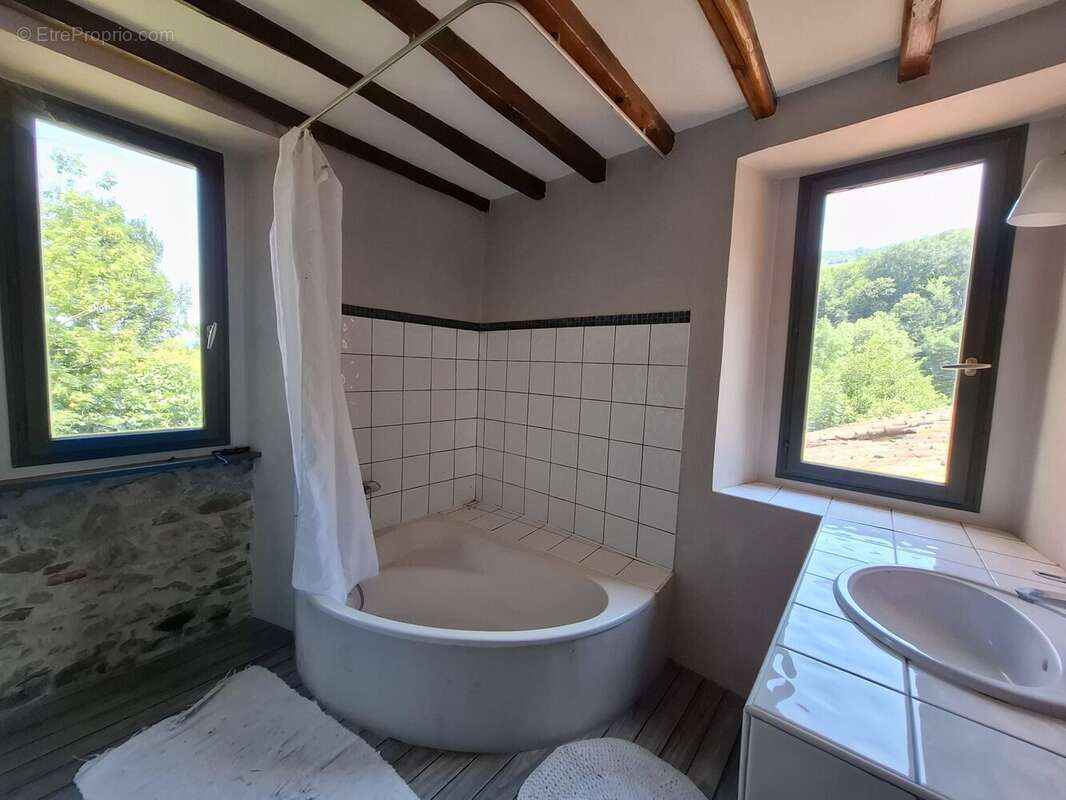 Maison 111 m² à Ganac  - photo 8