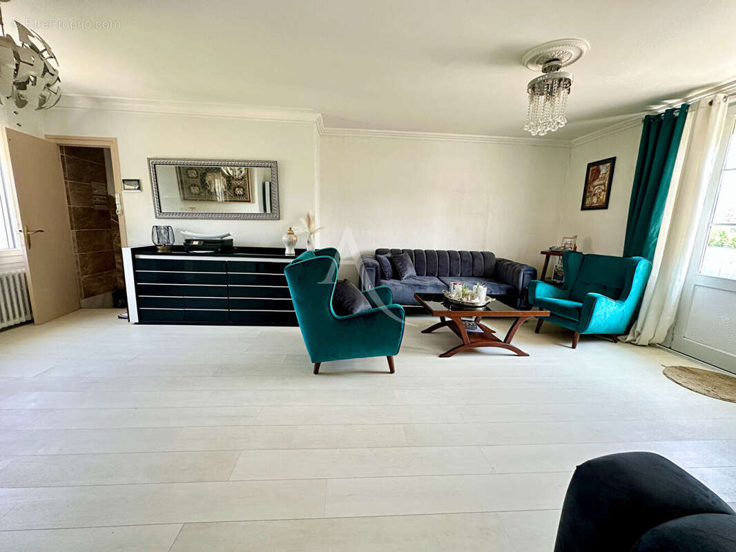 Buxerolles - calme - proche commodite - isolation par l'exterieur - double vitrage recent - 4 chambres - photo 4