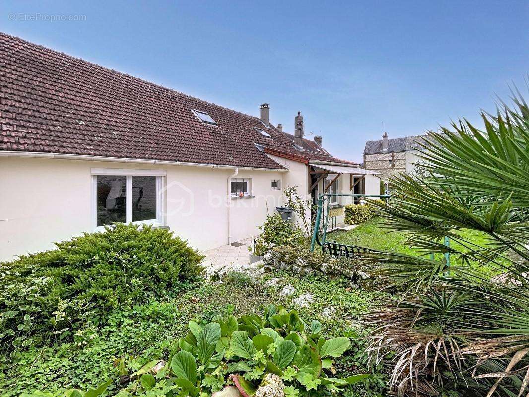 Maison à SAINT-ETIENNE-DU-ROUVRAY