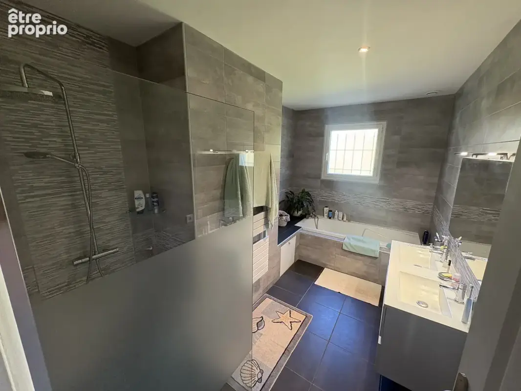 Superbe villa de 220 m2 avec accès direct au Lot - photo 15