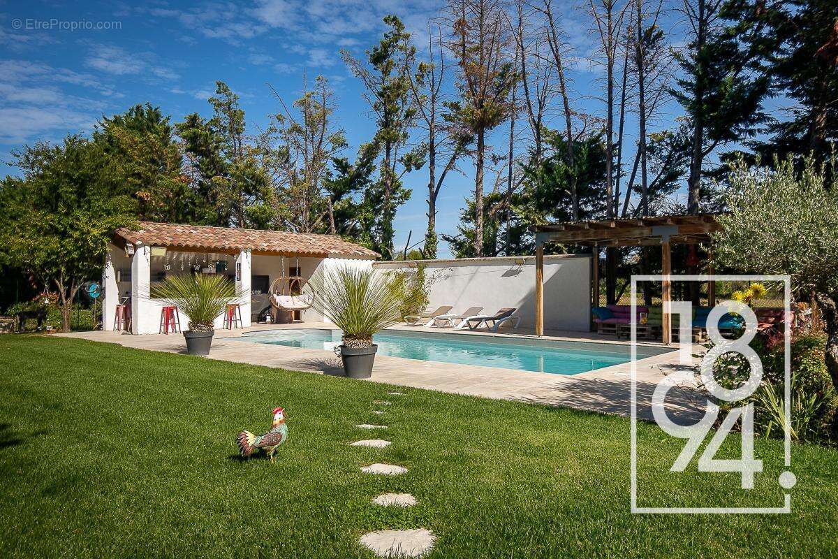 Maison 6/7 pièces de 215m2, terrain paysagé 3350m2, piscine, pool house, City stade, terrain de boule et 15 places de parking - photo 27