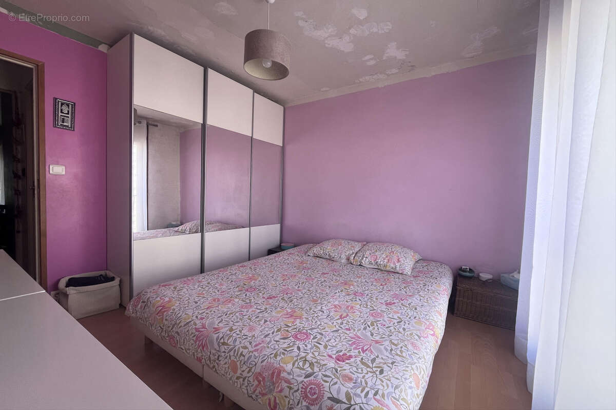 Appartement T3 avec balcon, place de paking et cave . Désirée Clary 13003 Marseille - Appartement à MARSEILLE-3E