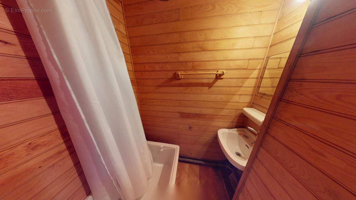 Chalet en bois sur sous sol et terrain attenant boisé - photo 23