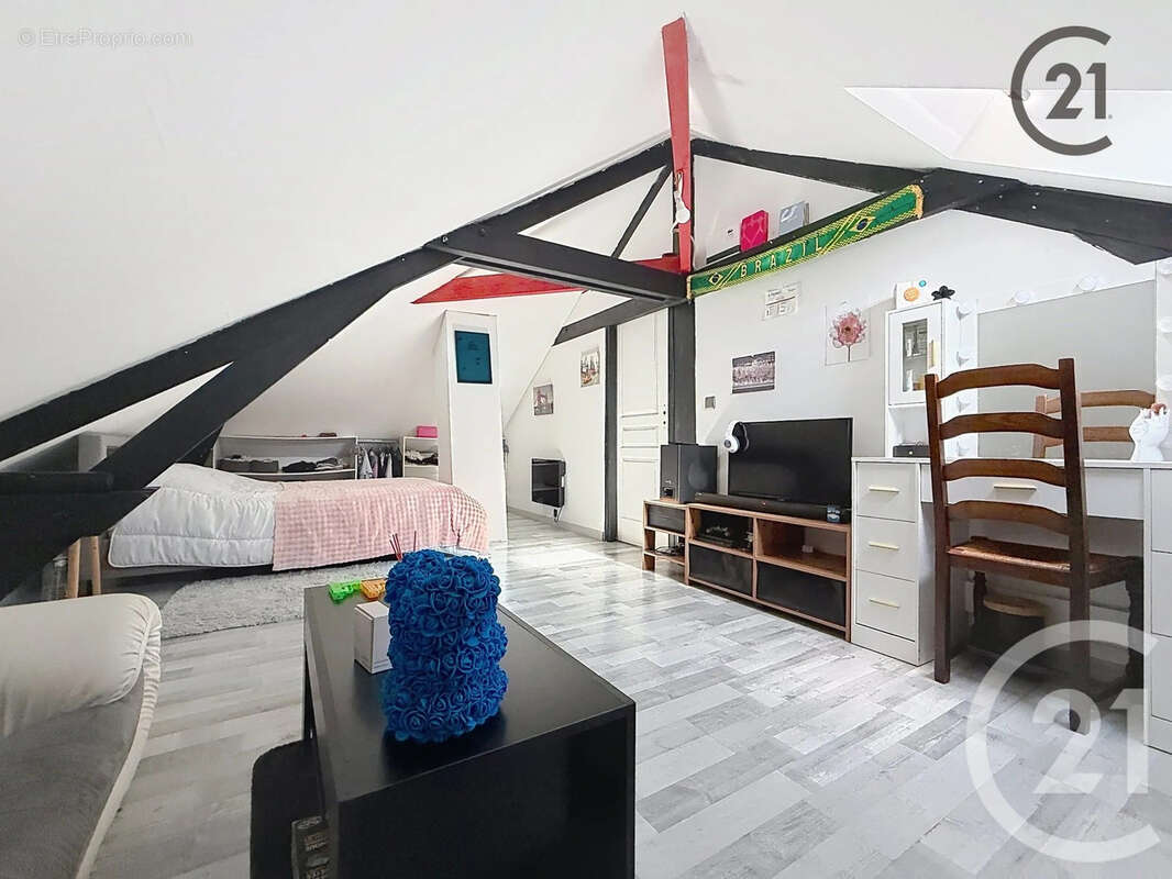 Maison à CHATENAY-SUR-SEINE