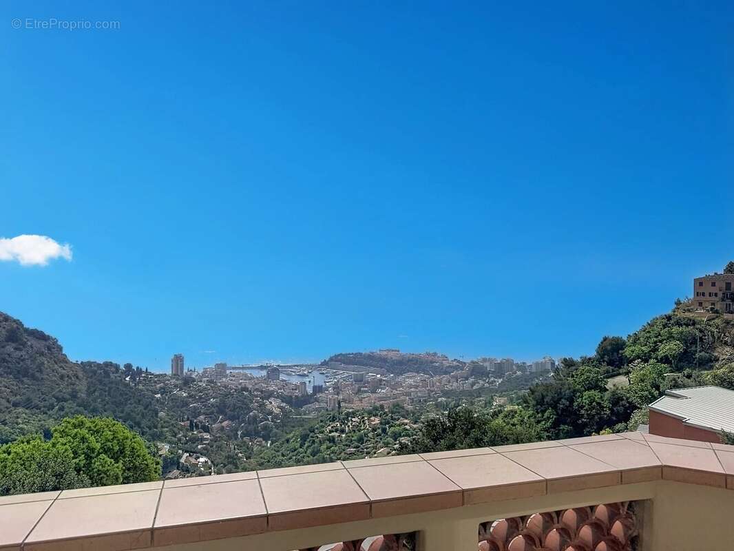 Appartement à LA TURBIE