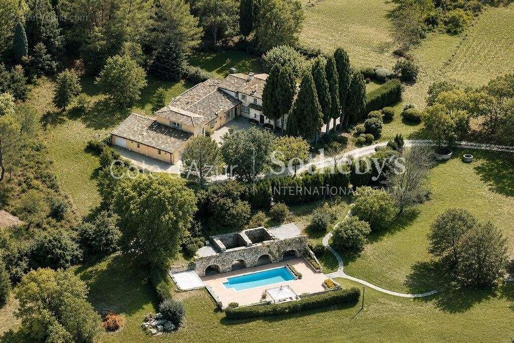Châteauneuf-Grasse, bergerie de caractère du XIXe siècle au cœur de 3 hectares de nature préservée - photo 10