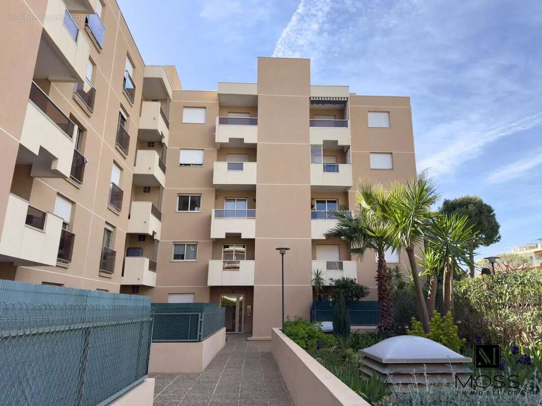 Appartement à SAINT-LAURENT-DU-VAR