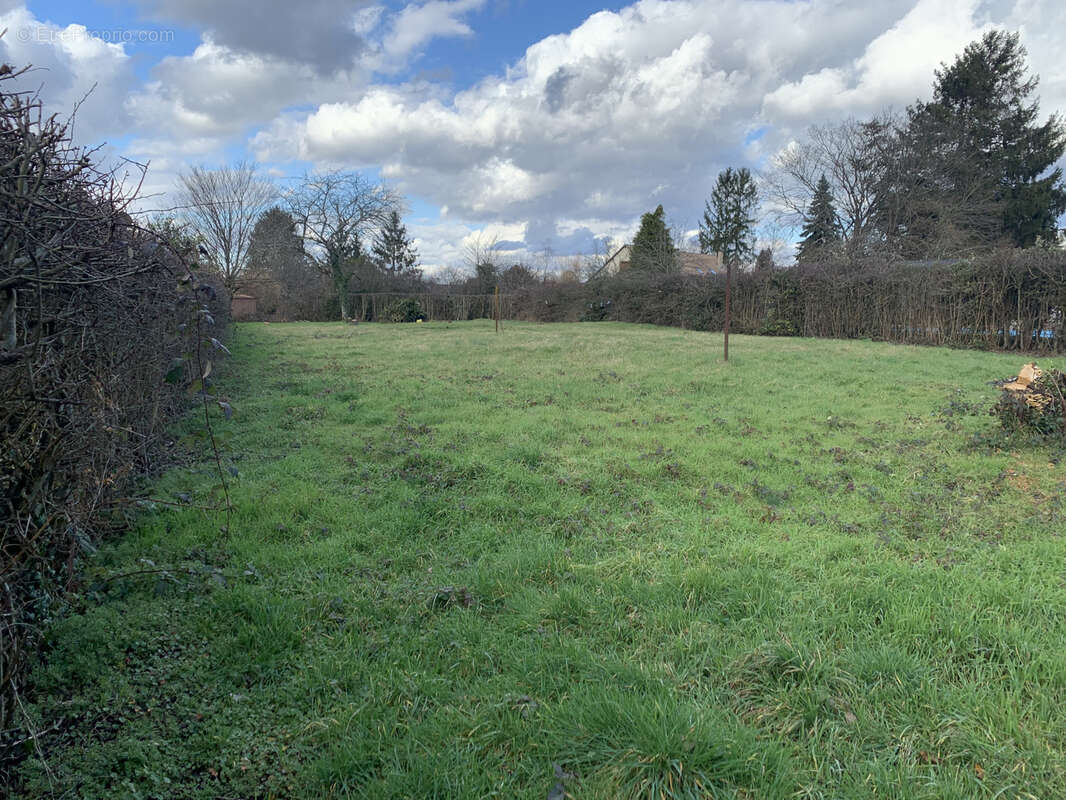 Terrain à SAINT-AUBIN-LES-FORGES