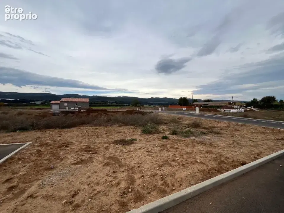 Terrain à LES MEES