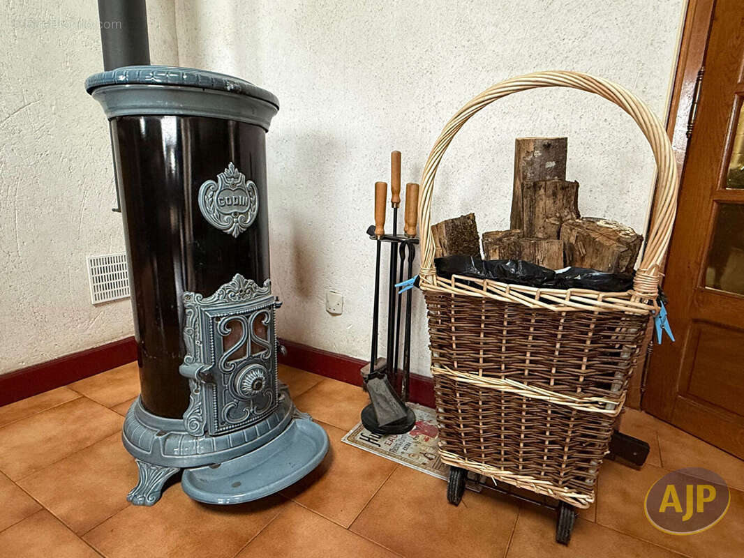 Maison à SAINT-MACAIRE-EN-MAUGES