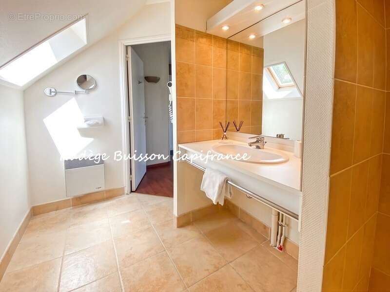 Appartement à COLLEVILLE-SUR-MER