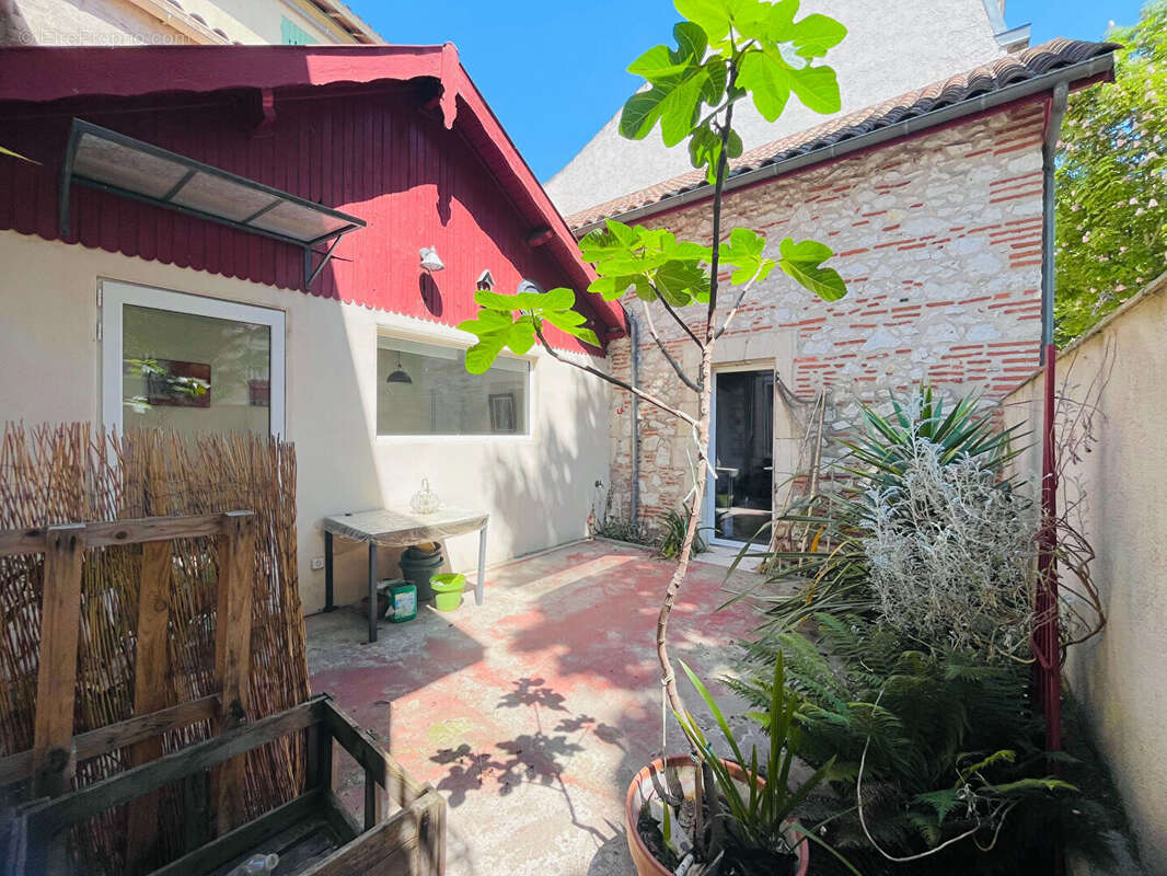 Villeneuve/Lot, Magnifique maison de ville rénovée, avec cour, jardinet et garage - photo 14