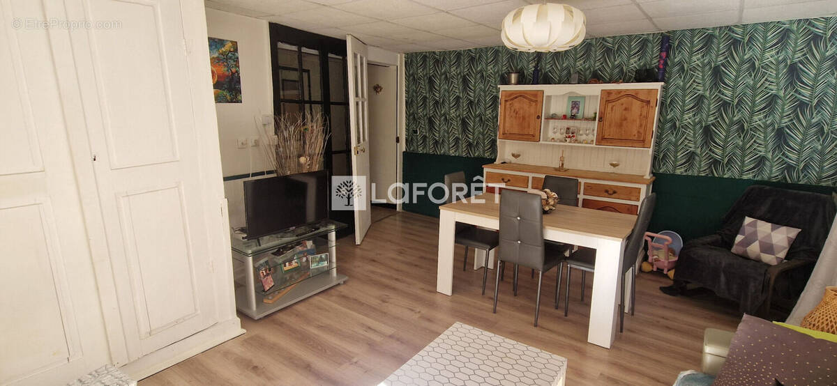 Maison à MONTIGNY-LES-ARSURES