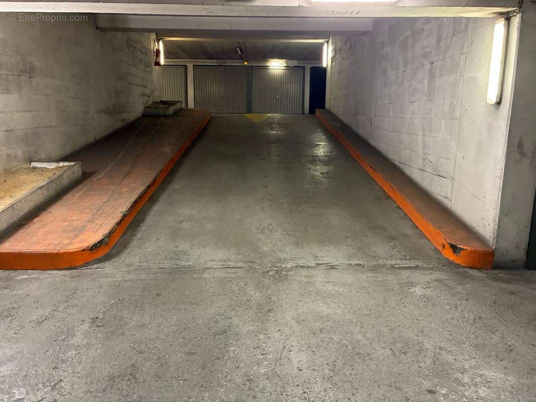 Parking à PARIS-14E