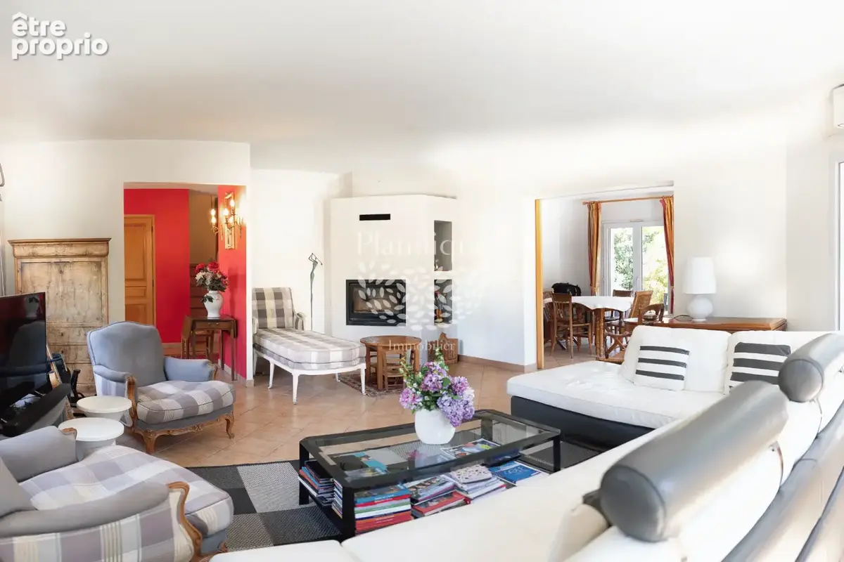Une villa familiale 314 m2 utiles, 5 chambres, où il fait bon vivre, au fil des saisons. - photo 4