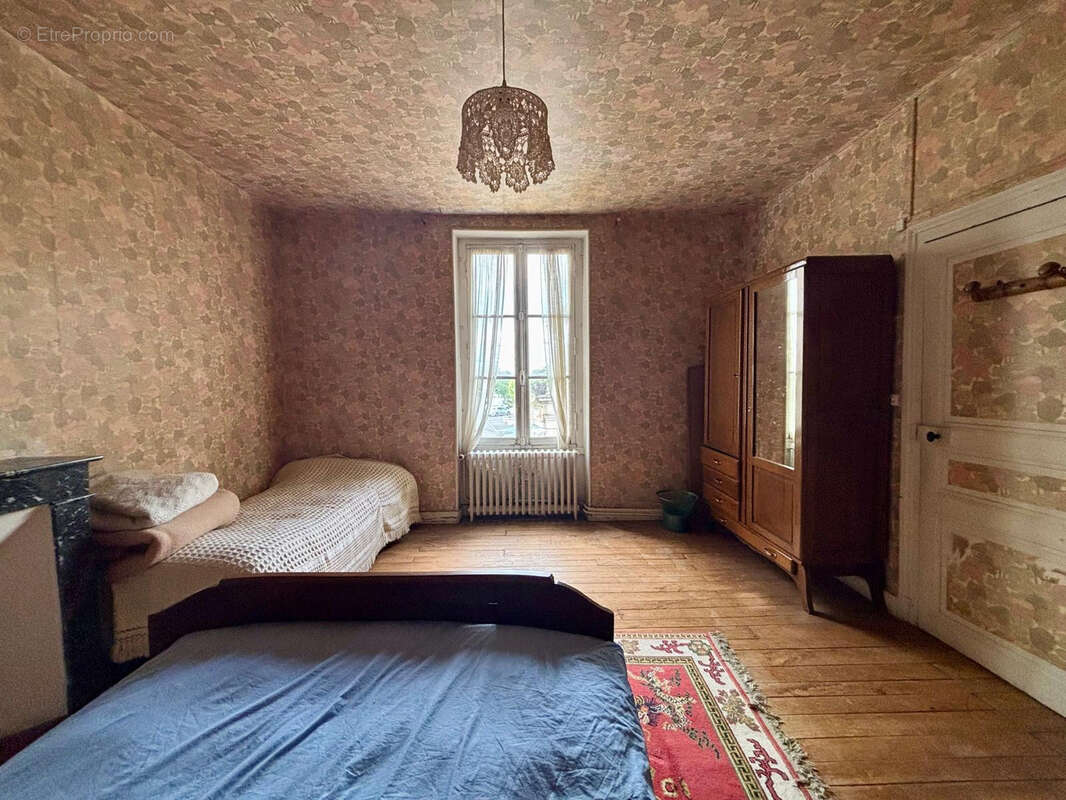 Charmante maison en pierre de 139 m2 avec préau, garage et cave - photo 10