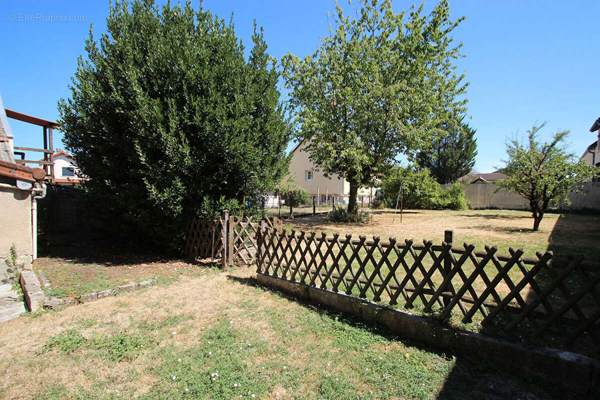 Maison de village en pierres - photo 3