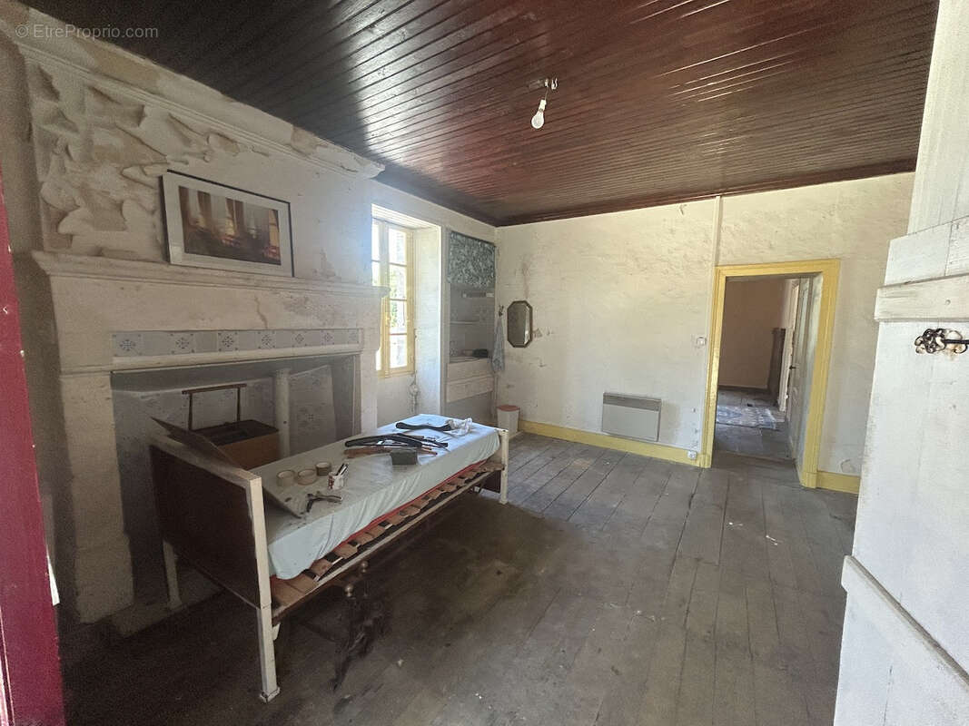 Maison en pierre à rénover dans un cadre magnifique sur terrain de 3400m2 - photo 10