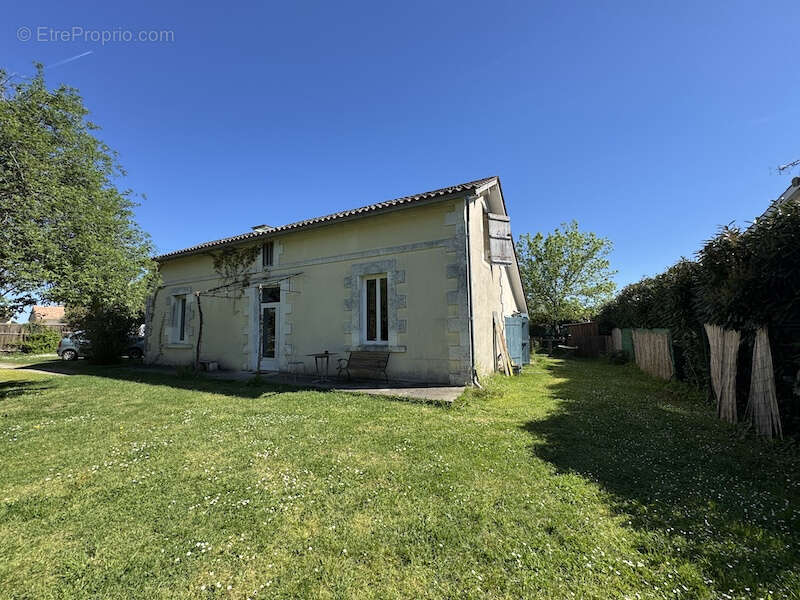 Maison à SAINT-AIGULIN