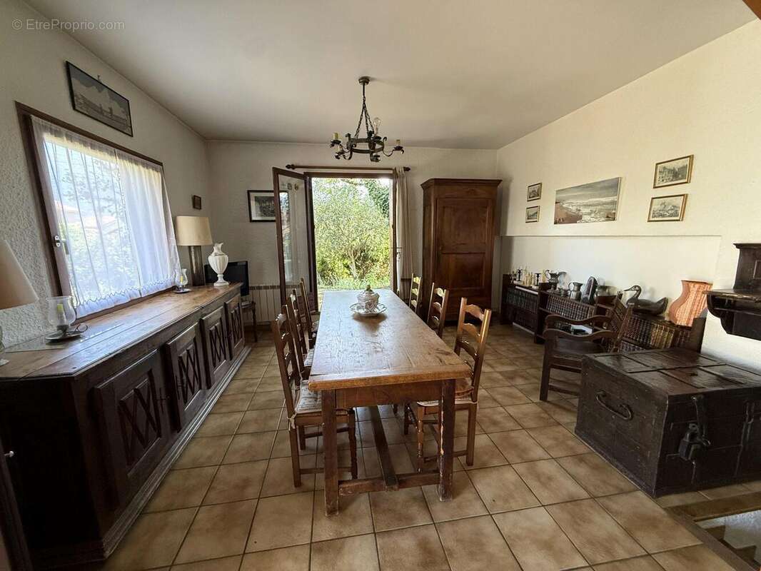 Maison 106 m² à Saint-Nazaire-Les-Eymes  - photo 7