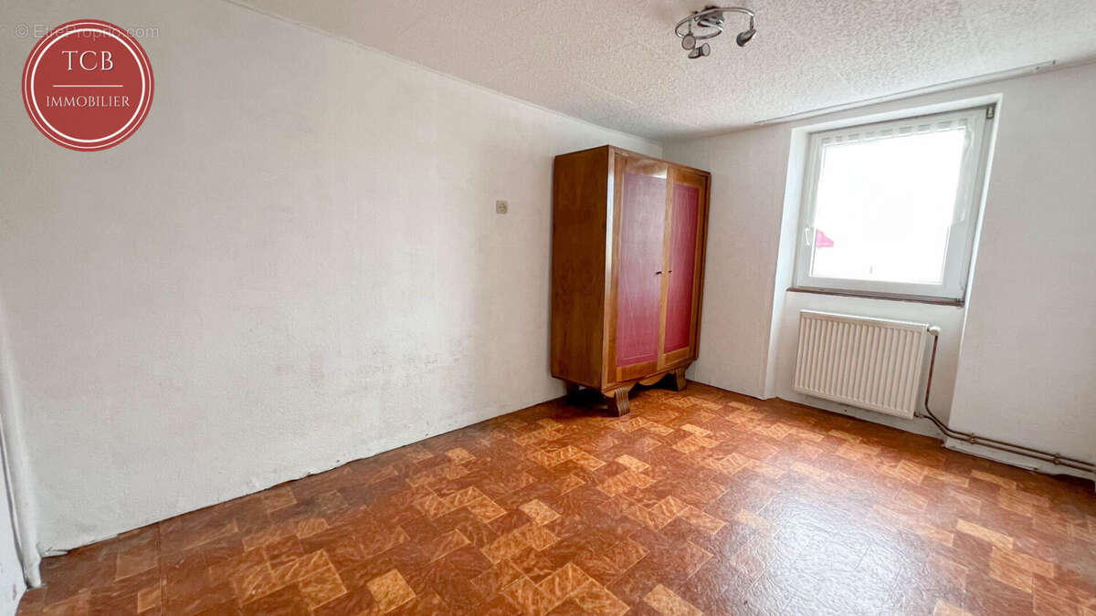 Maison à STEINBRUNN-LE-HAUT