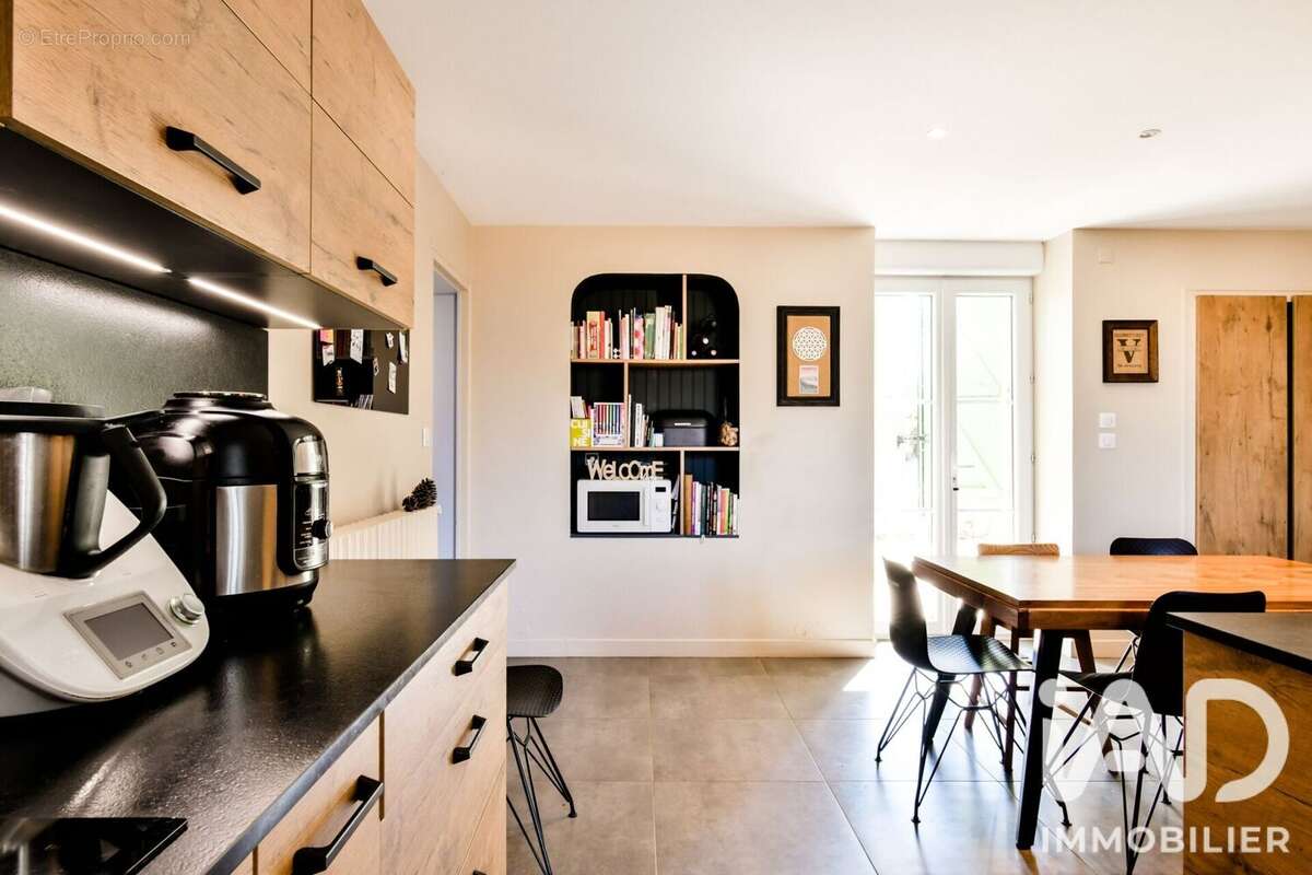 Maison 242 m² à Cherveux  - photo 5