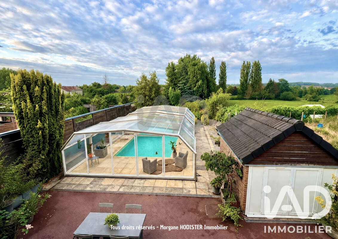 Maison 211 m² à Dom-Le-Mesnil  - photo 2