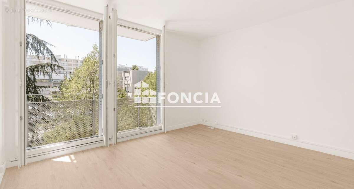 Superbe T3 entièrement rénové de 60 m² – Saint-Priest - photo 2