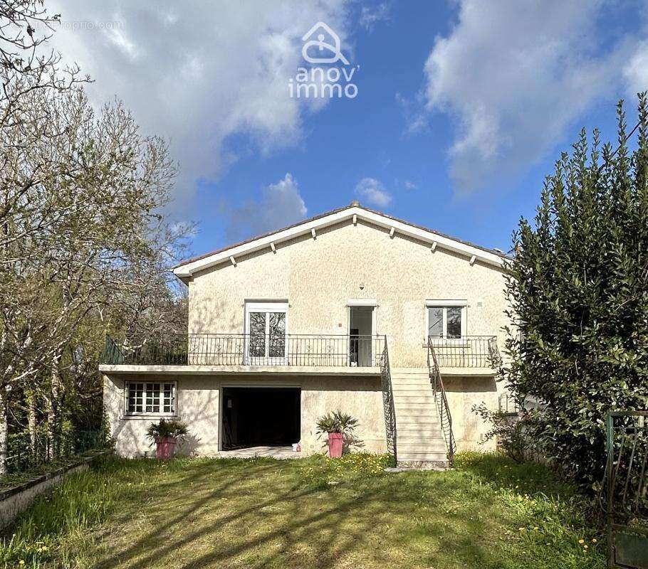 Maison à FLEURAC