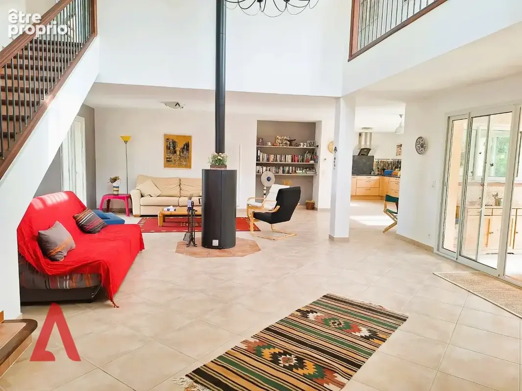 Superbe villa offrant : vue imprenable, grand terrain, piscine et un terrain de tennis! - photo 3