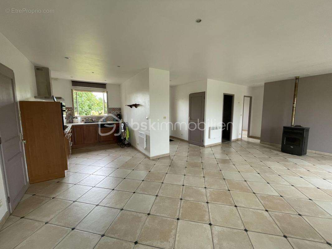 Maison à VILLENEUVE-SUR-YONNE